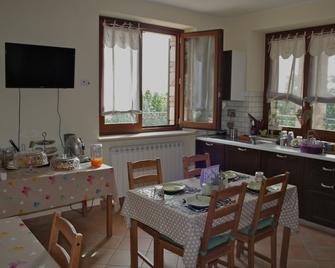 B&B Lavanda e Rosmarino - Assisi - Dining room