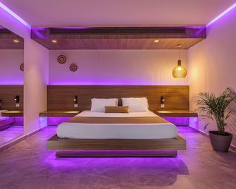 So White Beach Resort - איה נאפה - חדר שינה