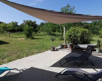 Gite Huisseau-sur-Cosson, 2 bedrooms, 4 persons - Huisseau-sur-Cosson - Patio