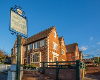 The Beacon & Railway Hotel - Stonehouse - Edificio