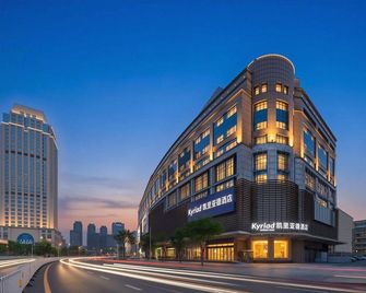 Kyriad Hotel (The Tientsin Eye Ferris wheel, Italian Style District) - Tianjin - Building