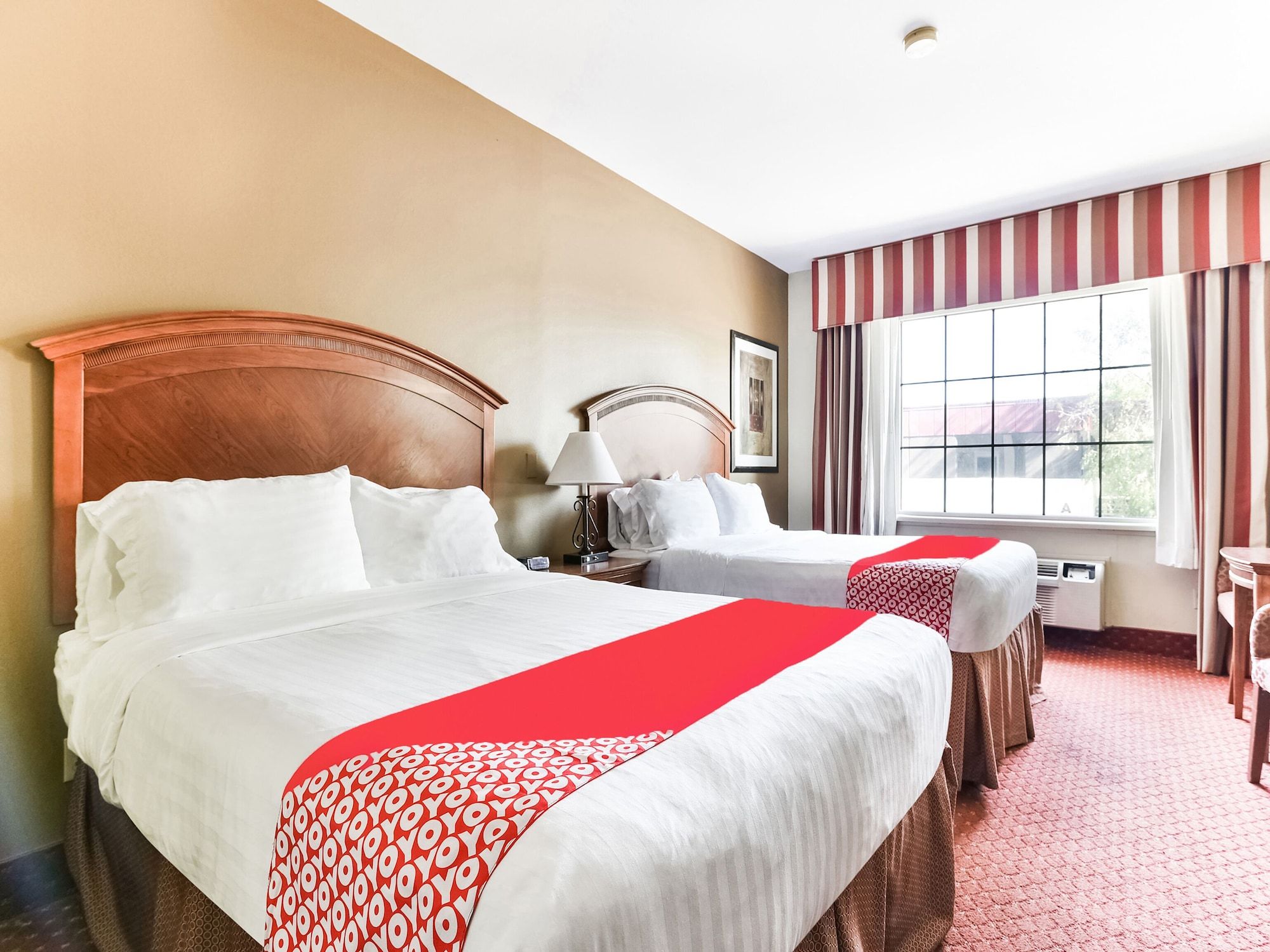 Bedroom view of OYO Townhouse Oklahoma City Airport