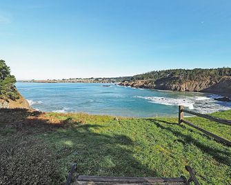 Sweeping Ocean Views - Bar None. Over 365 5 Star Reviews, Everyone Comes Back. - Mendocino - Playa