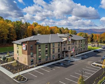 Convenient Vermont Getaway | Near I-89, Pet-Friendly, Perfect for Road Trips - Randolph - Building