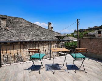 Palorto Hotel - Gjirokastra - Balcón