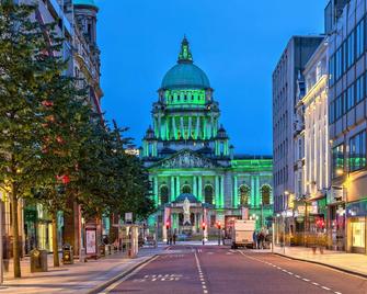 Ramada by Wyndham Belfast City Centre - Belfast - Gebouw