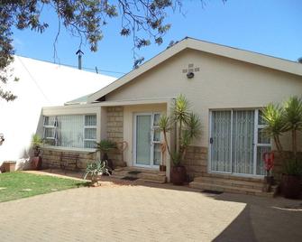 Anri Guesthouse - Bloemfontein - Building