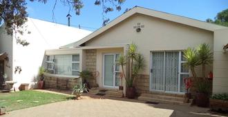 Anri Guesthouse - Bloemfontein - Building