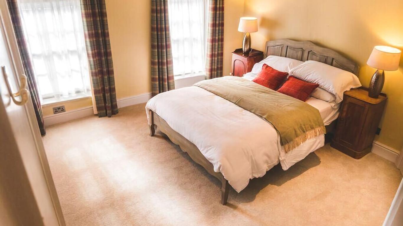 ذا بلاك سوان هوتل