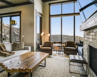 Schweitzer Luxury Ski in/out Townhome by Basin Express Chair - Sandpoint - Living room