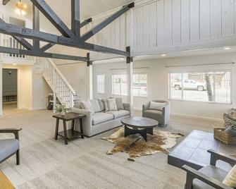 Centrally Located Pinedale Vacation Rental! - Pinedale - Лоббі