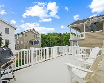 Updated 2nd Floor Surf City - 1 Block From Beach! - Beach Haven - Balcony