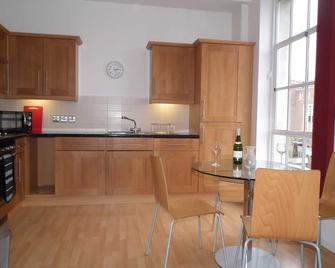 Stunning super central Exeter apartment just 100m from the cathedral - Exeter - Kitchen