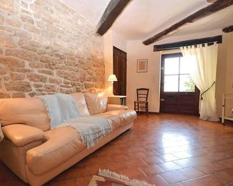 3 Bedroom Nice Home In Bonnieux - Bonnieux - Wohnzimmer