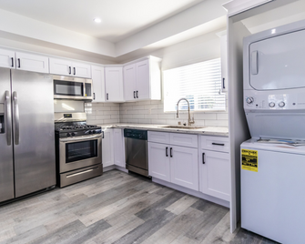 Modern Homestay 2 - Los Angeles - Kitchen