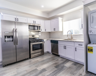 Modern Homestay 2 - Los Angeles - Kitchen