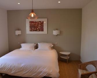 Chateau La Renommee - Saint-Laurent-des-Combes - Slaapkamer