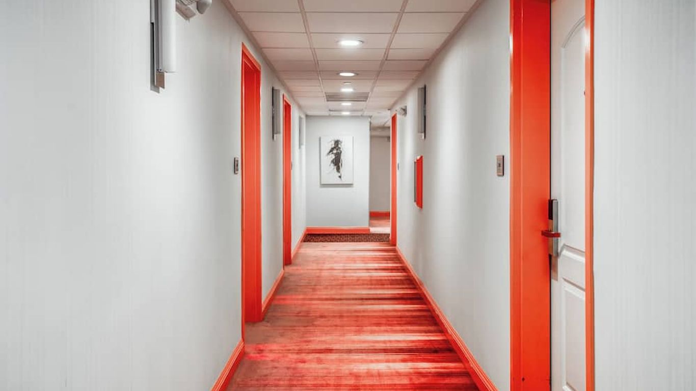 ليكسين هوتل هوليوود ووك أوف فيم