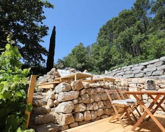 Ecogite in the Cévennes Ardechoises - Saint-Paul-le-Jeune - Патіо