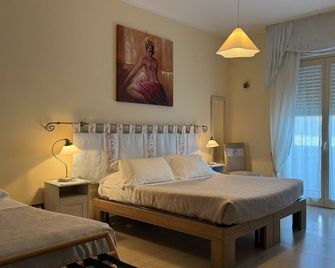 Eremes Rooms & Apartments - Cuneo - Slaapkamer