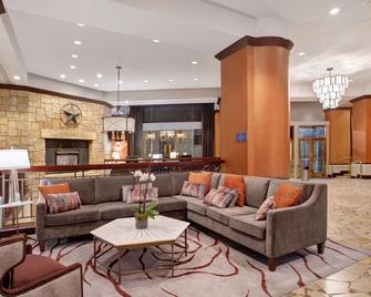 ذا إميلي مورجان سان أنطونيو - أحد فنادق دبل تري من هيلتون - سان انطونيو - غرفة معيشة