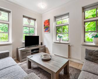 Beautiful Apartment in Sint Maartensbrug - Sint Maartensbrug - Sala de estar