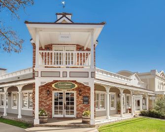 Polo House and Bungalows - Santa Ynez - Edificio