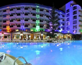 First Class Hotel - Kargiçak - Zwembad