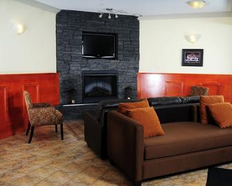 Trend Mountain Hotel & Conference Centre - Tumbler Ridge - Living room