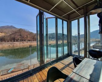 Noilriver Pension - Hongcheon - Balcony
