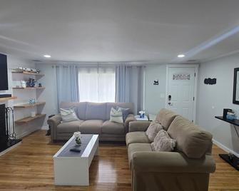 Escape to Your Coastal Retreat near Craigville Beach with Exclusive Beach Pass! - Centerville - Living room