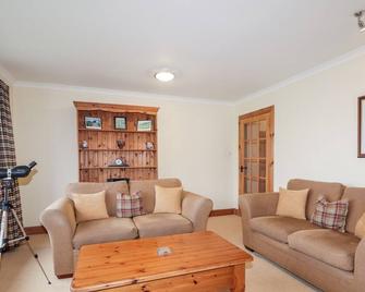 Mackenzies Peak - Isle of Skye - Living room
