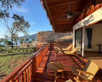 Ten Moons Sunset Villas - Ko Lipe - Balkong