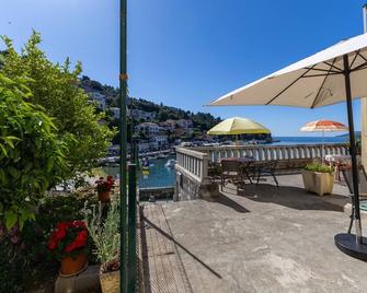 Apartment Mare - Beachfront - Rabac - Balcón