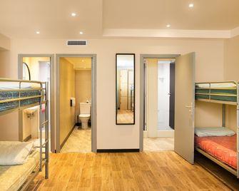 Villa Saint Exupery Beach Hostel - Nice - Bedroom