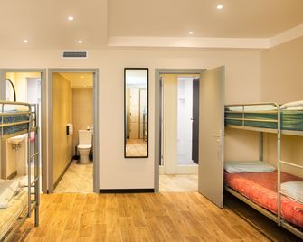 Villa Saint Exupery Beach Hostel - Nice - Quarto