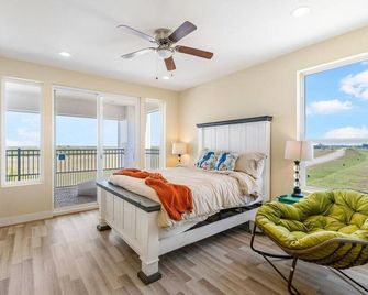 Beautiful Oasis on the Bay! Gorgeous Views, Great Fishing and Pool Access! - Palacios - Habitación
