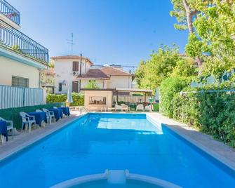 Hotel Arlecchino Riccione - Riccione - Pool
