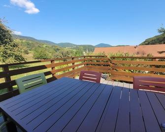 charming house with its outbuilding in a green setting - Breitenbach - Balcón