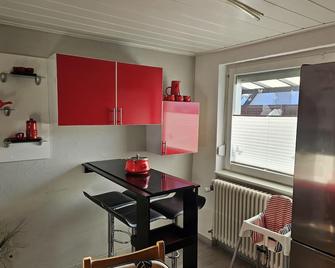 2 Zimmer Wohnung mit Küche und Terrasse - Offenburg - Dining room