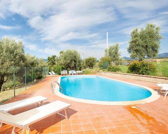 Stunning Home In San Marco Argentano - San Marco Argentano - Zwembad