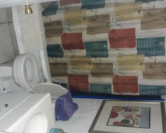 Perfect for the Plants!! - Pasadena - Bathroom