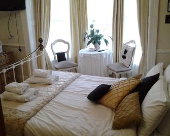 No. 9 Guest House - Llandudno - Bedroom