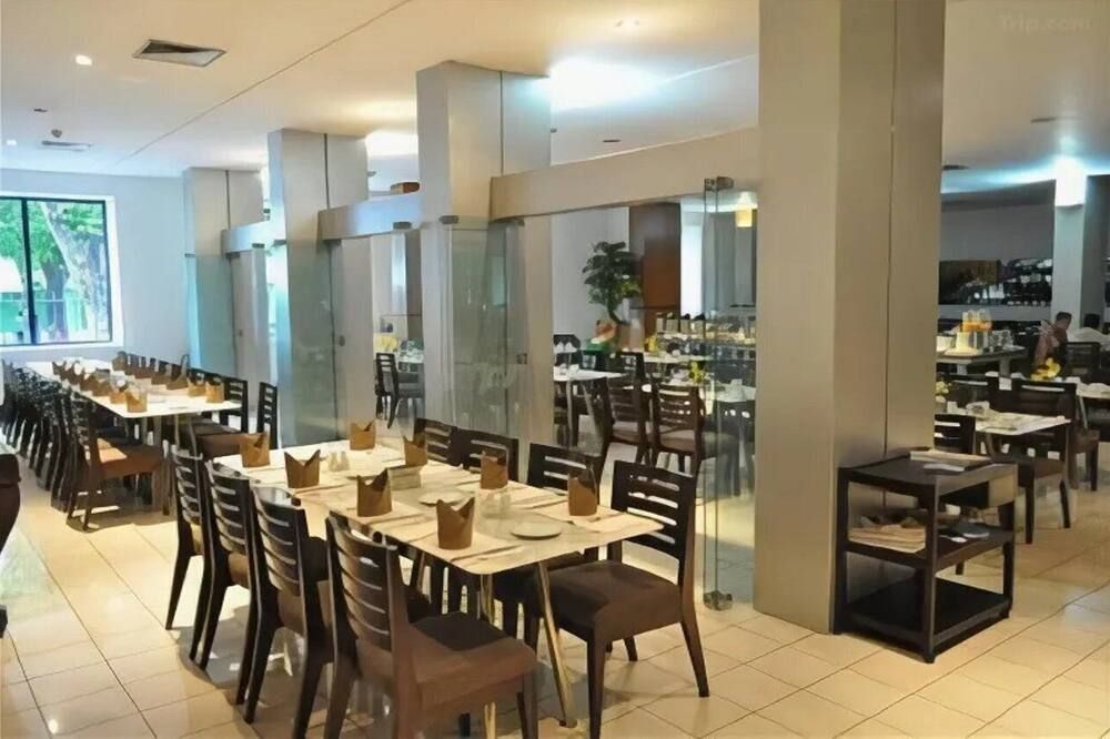 Rede Andrade Luxor - טרסינה - מסעדה