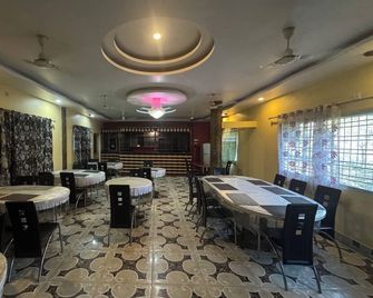 Resort Chilapata Green - Alīpur Duār - Restaurante