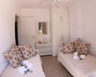 Moriel Seaside Homes Suites - Elia Nikitis - Living room