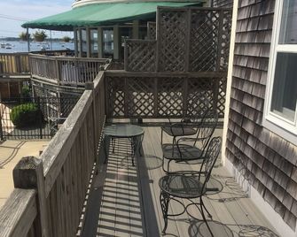 Newport Is A Short Ferry Ride Away! - Jamestown - Balcony