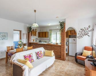 Villa Tranquila Nerja by Ruralidays - Nerja - Living room