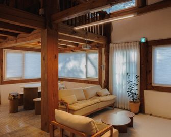 Chodang Yogi-suk - Gangneung - Living room