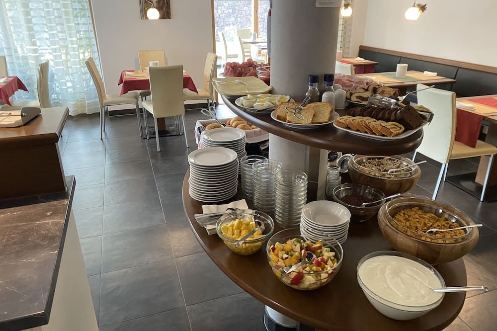 Garni - Hotel Am Burghuegel - San Candido - Buffet